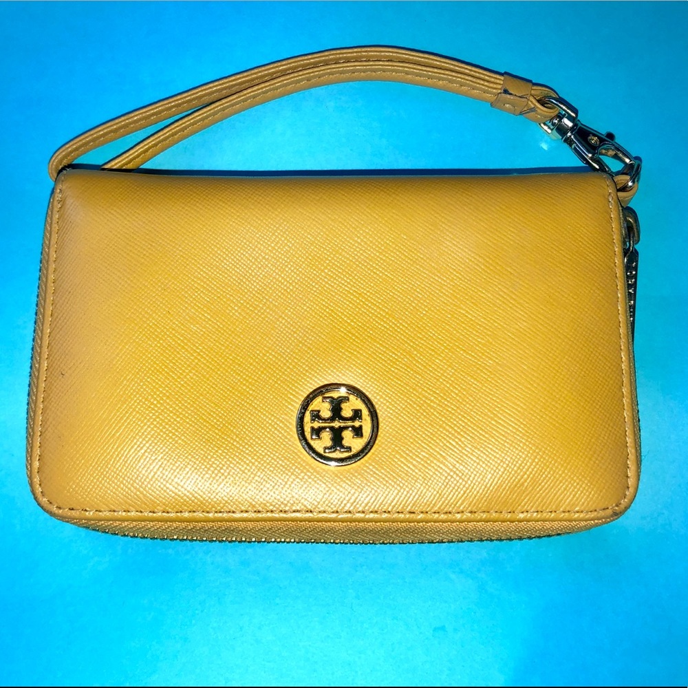 Authentic Tory Burch Wristlet in Daisy Classic Tan